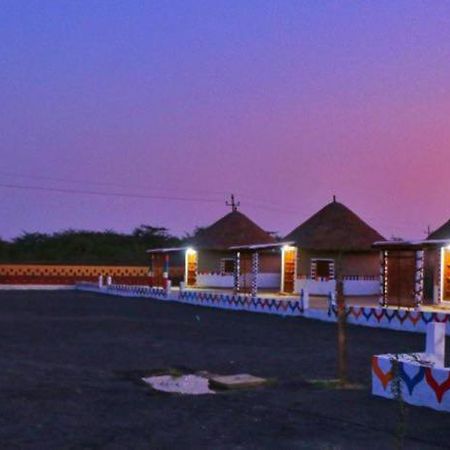 Banni Village Resort - Rann Of Kutch Bherandiāla Eksteriør billede