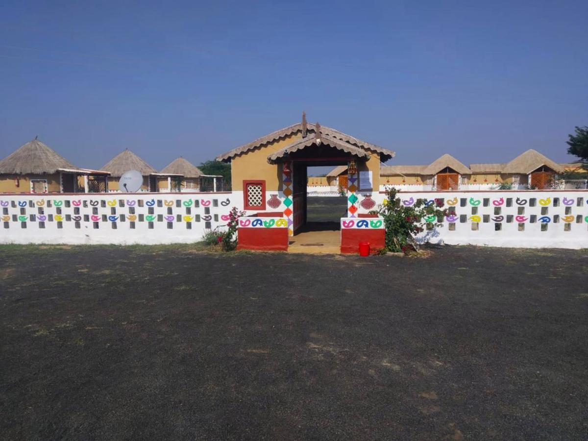 Banni Village Resort - Rann Of Kutch Bherandiāla Eksteriør billede