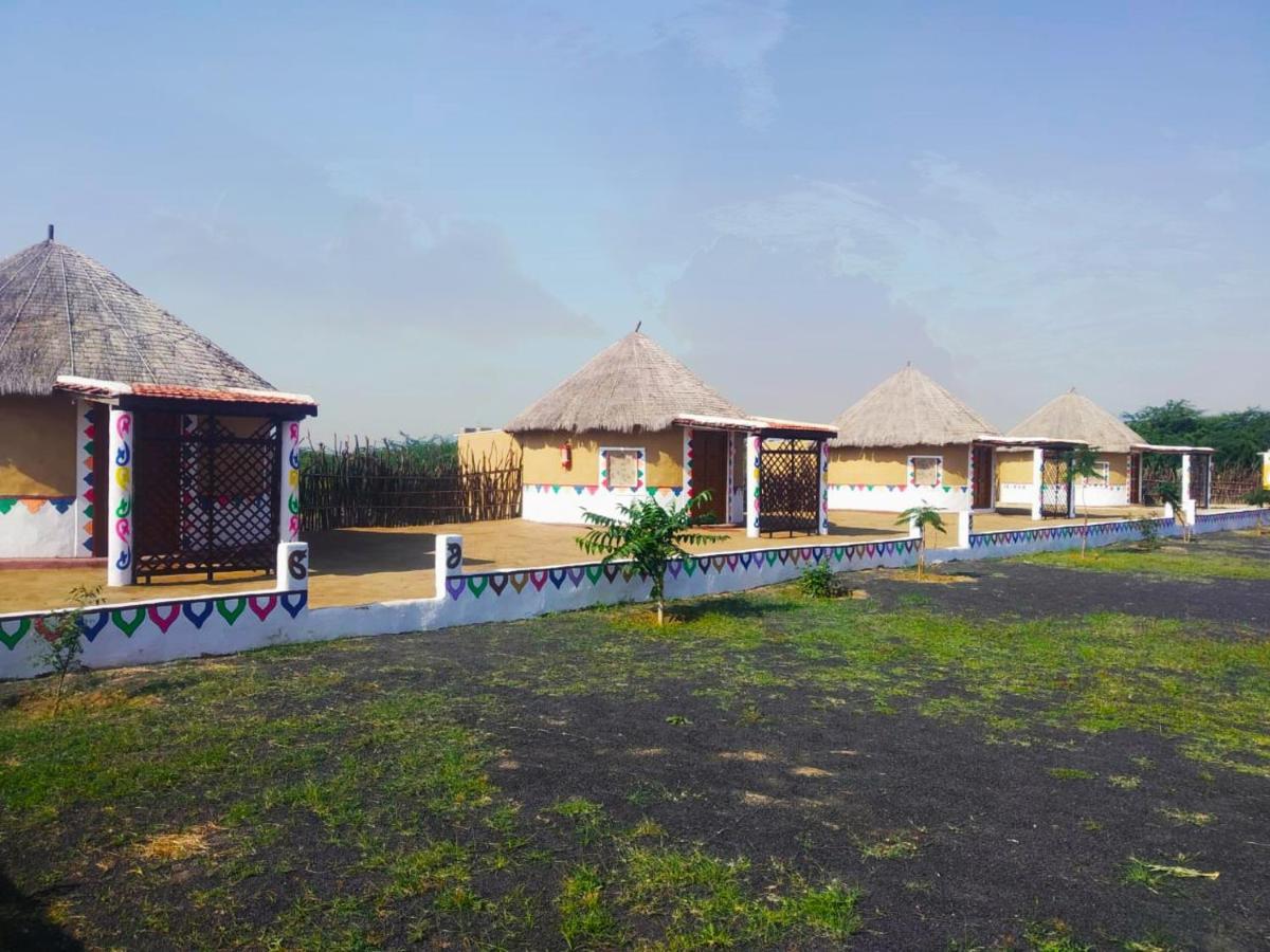 Banni Village Resort - Rann Of Kutch Bherandiāla Eksteriør billede