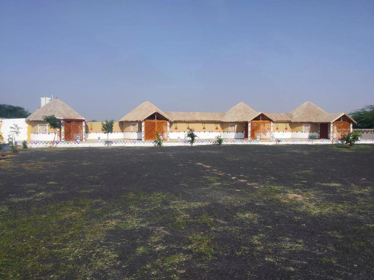 Banni Village Resort - Rann Of Kutch Bherandiāla Eksteriør billede