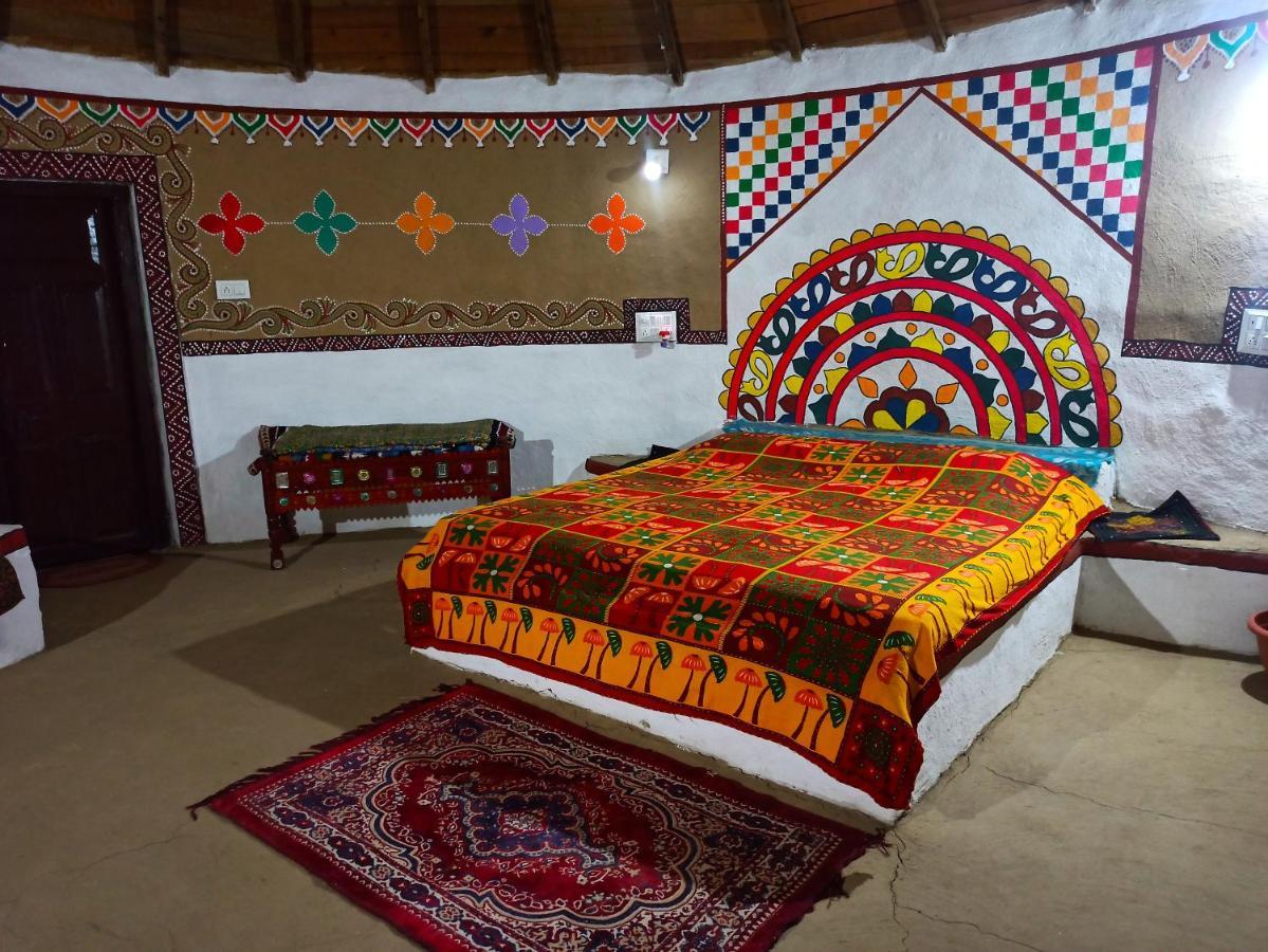 Banni Village Resort - Rann Of Kutch Bherandiāla Eksteriør billede
