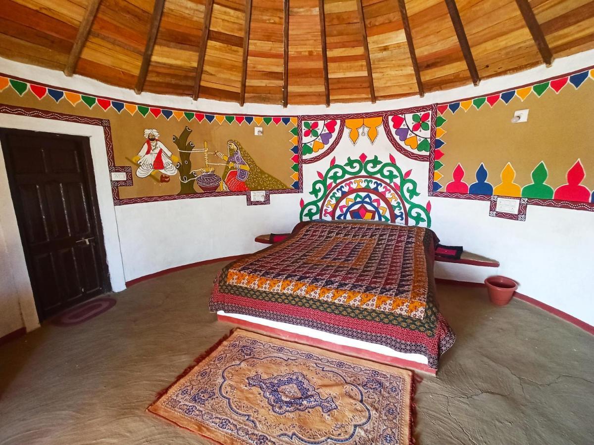 Banni Village Resort - Rann Of Kutch Bherandiāla Eksteriør billede
