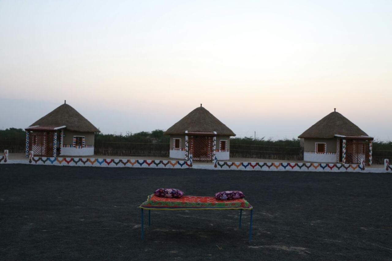 Banni Village Resort - Rann Of Kutch Bherandiāla Eksteriør billede