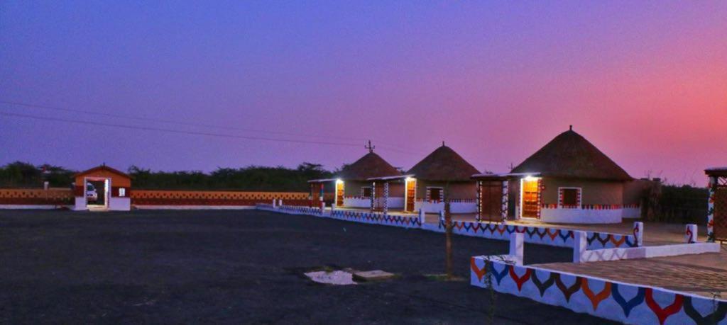 Banni Village Resort - Rann Of Kutch Bherandiāla Eksteriør billede